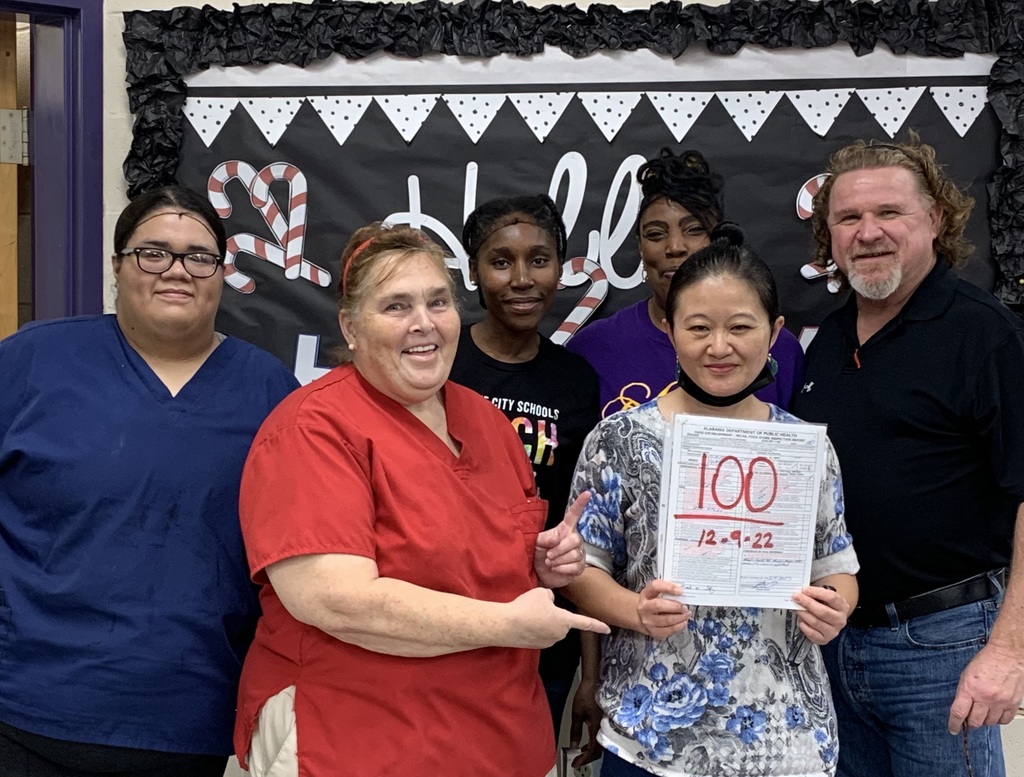 Cafeteria Team Earns 100